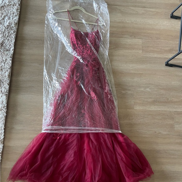 JJ’s House red dress. Fits size medium. In great condition - Picture 3 of 6